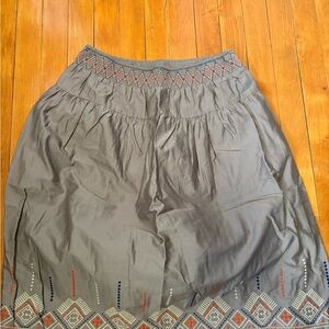 Old Navy Gray Embroidered A-Line Skirt